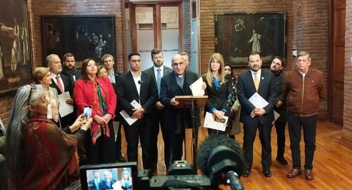 Arzobispo Chomalí solicita respeto entre los precandidatos a la presidencia.