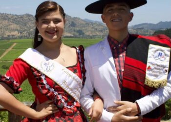 Cueca juvenil: Pareja de Licantén participa en competencia a nivel nacional.
