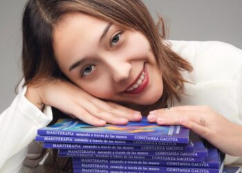 «Sanación a través del tacto»: Escritora talquina presenta un libro que ofrece una perspectiva integral de la masoterapia.