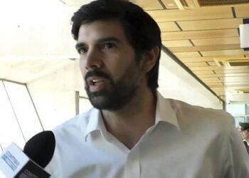 Fiscalía pide que se desafore a Joaquín Lavín Jr. por supuesto fraude al fisco.