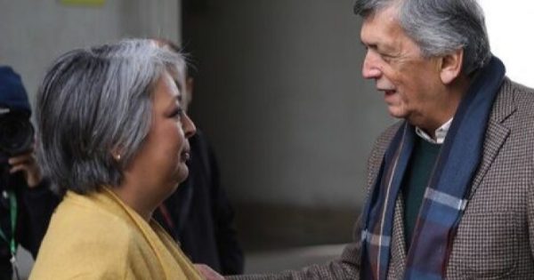 Jeannette Jara tiene nuevamente un roce con el timonel del Partido Comunista justo antes de las elecciones primarias.