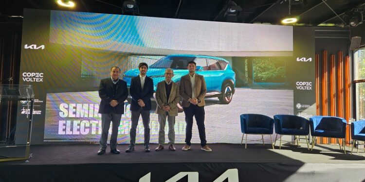 Expertos se la juegan en debate sobre el futuro de la movilidad sustentable.