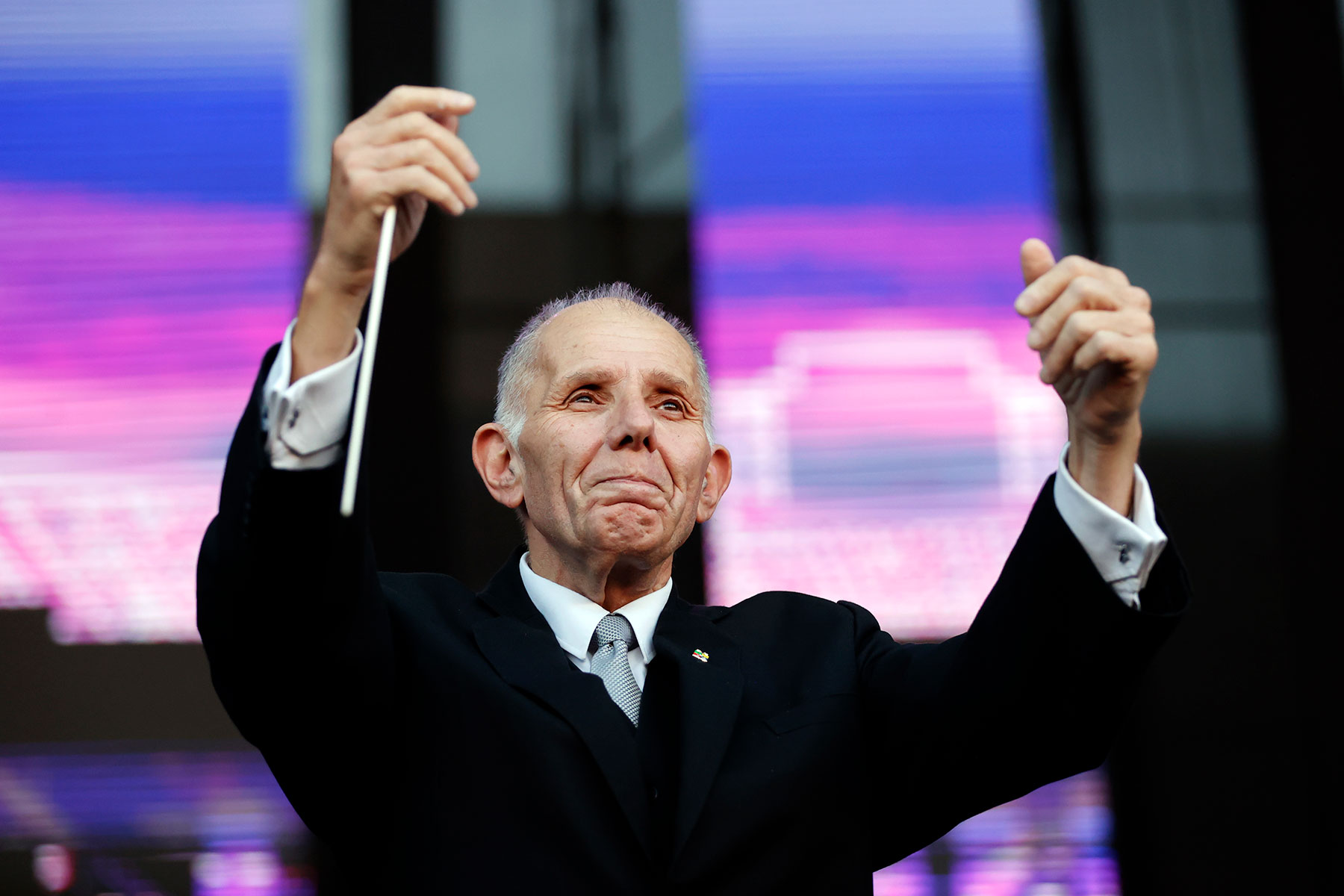 Dolor en el ámbito musical y despedida al gran maestro.