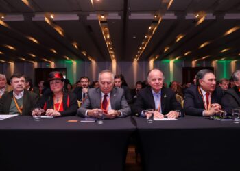 Ministro Valenzuela resalta el crecimiento del sector silvoagropecuario.