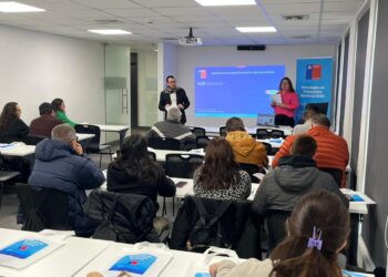 Universidad Alberto Hurtado lanza el Nivel Inicial de la Estrategia de Formación Sindical.