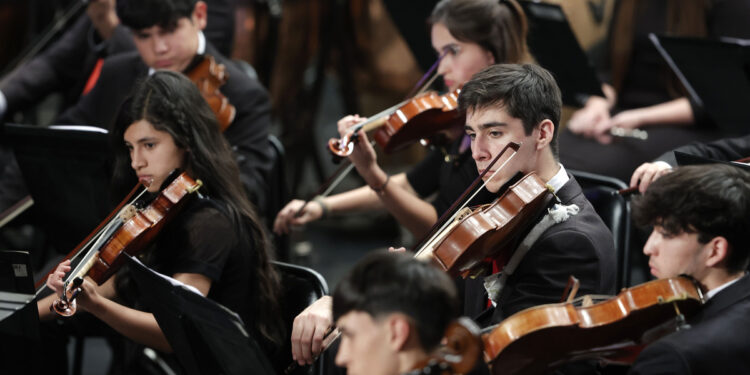 Concierto de invierno da la bienvenida al nuevo director en la OSEM.
