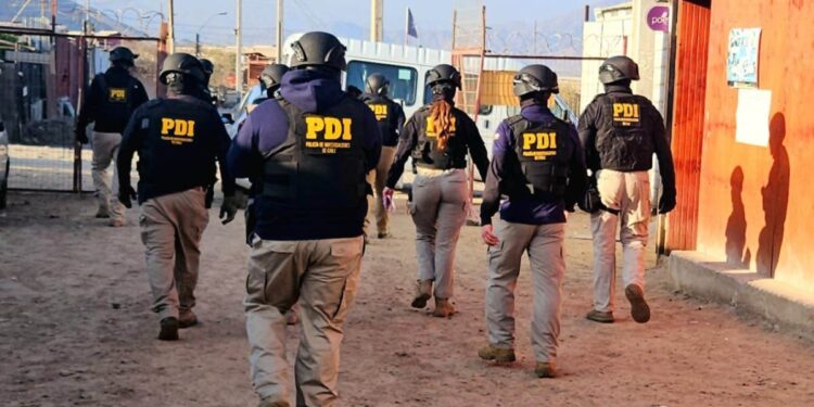 Dieciséis detenidos quedaron en prisión preventiva tras un allanamiento masivo en Copiapó.
