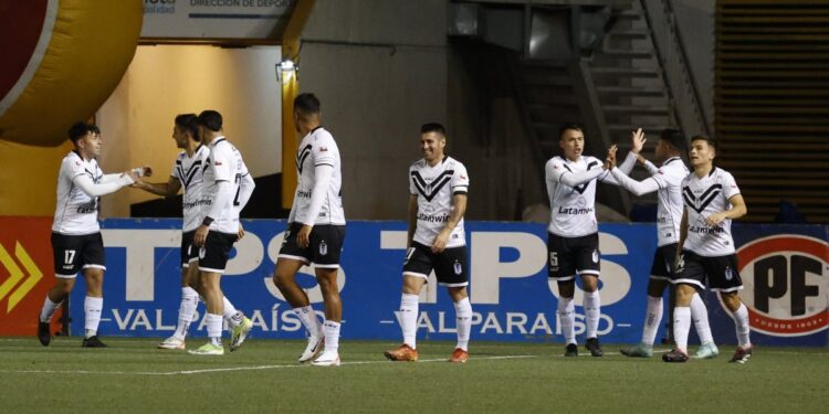 Santiago Morning logró una impresionante remontada y dejó a San Felipe en la lona.