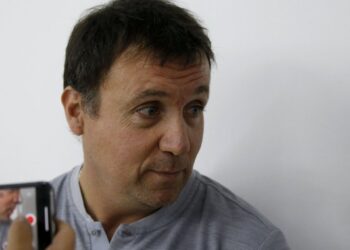 Exgerente de selecciones asegura que «ni Pellegrini ni Guardiola podrán resolver el problema» de la Roja.