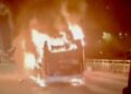 Incendio intencionado arrasa un bus de la RED en Pedro Aguirre Cerda: los autores dejaron folletos relacionados con presos anarquistas.