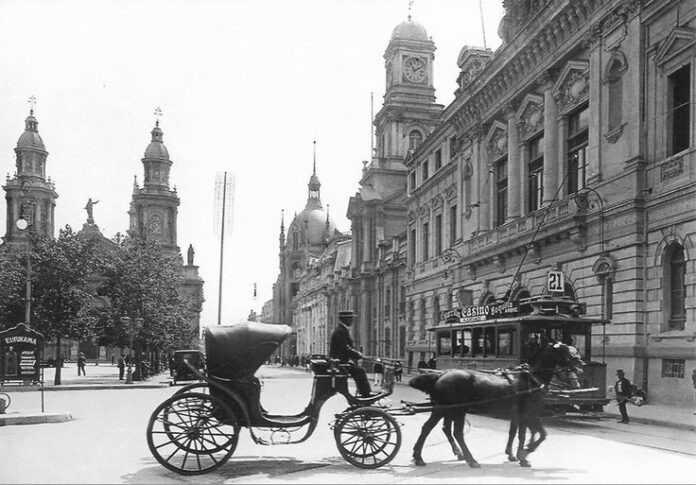 «Historia del Siglo XX Chileno»: Un referente de la historiografía nacional regresa a las editoriales.