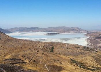 Anglo American quiere mover 48 millones de toneladas de desechos mineros desde Lo Barnechea hasta Colina.