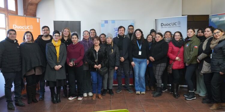 Mujeres de Peñaflor comienzan talleres de mantenimiento.