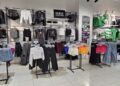 Reconocida tienda de ropa con sucursales en Los Ángeles se declara en quiebra y liquidará su mercancía.