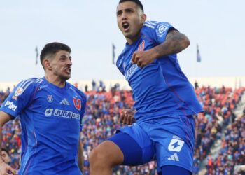 La U remontó el partido frente a Iquique y ganó terreno en la Liga de Primera.