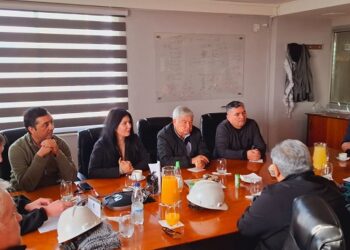 Autoridades de La Pintana y Emeres recorren las instalaciones del Consorcio Santa Marta.