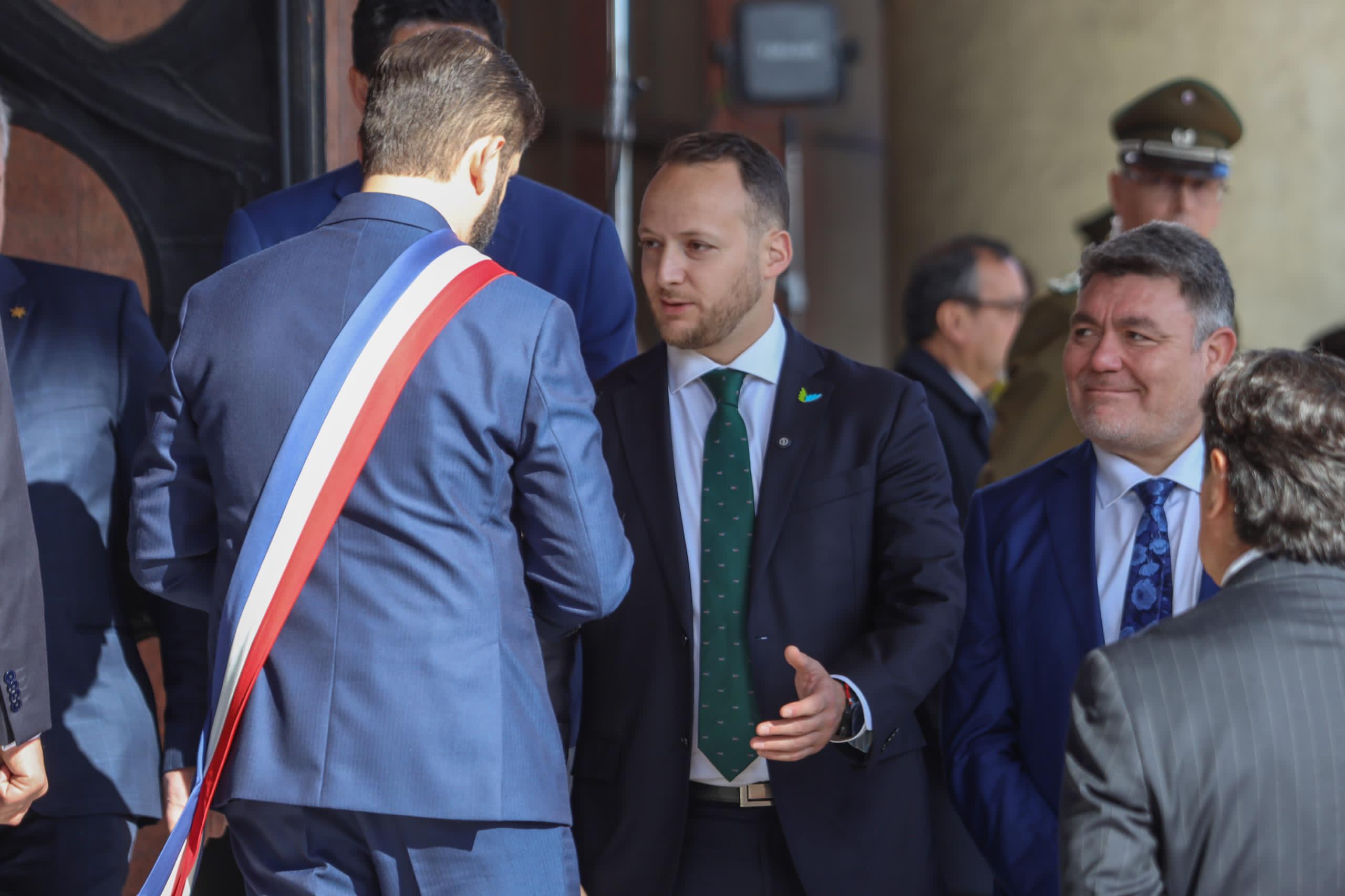 Crisis en el sistema de adopción: Se presenta carta al Presidente.