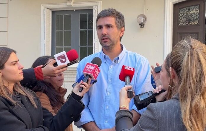 Los equipos de candidaturas de la Oposición ajustan sus estrategias para las próximas semanas.