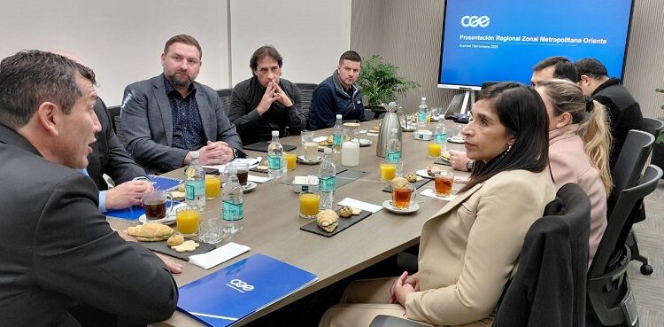 CGE muestra su Plan Invierno 2025 a la senadora Fabiola Campillai.