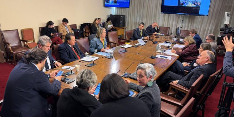 ACHM sustituye detectores de metales en escuelas.
