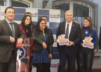 J.A. Kast se muestra precavido ante los resultados positivos de las encuestas.