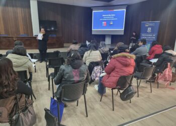 Brindan capacitación en administración de servicios sanitarios rurales a personal administrativo y líderes.