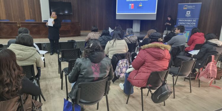 Brindan capacitación en administración de servicios sanitarios rurales a personal administrativo y líderes.