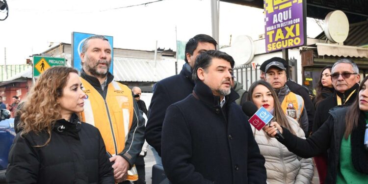 Estación Central implementó la iniciativa «Taxi Seguro»