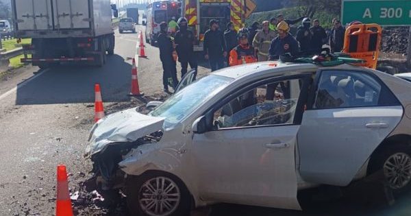 Accidente en la autopista Los Libertadores con la radial Nororiente deja a un cabro lesionado.