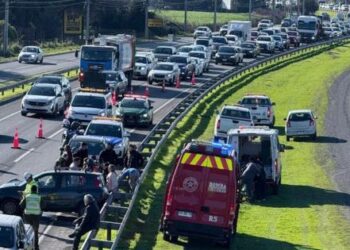 Accidente en la autopista Los Libertadores genera gran taco en Colina.