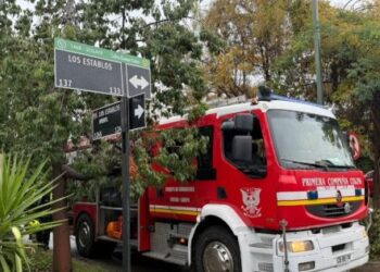 Incendio activa a los equipos de emergencia en Colina.
