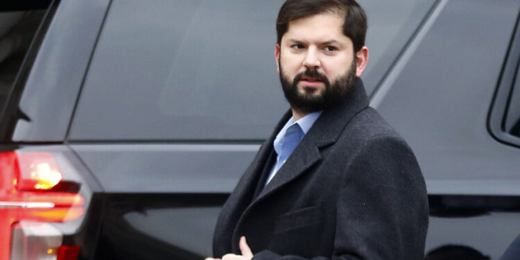 Van Klaveren apoya lo dicho por Boric sobre el ataque de EE.UU. a Irán.