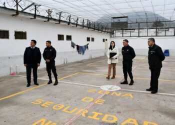 Elaboran informes sobre la sobrepoblación y el hacinamiento en los penales de Peumo y Santa Cruz.