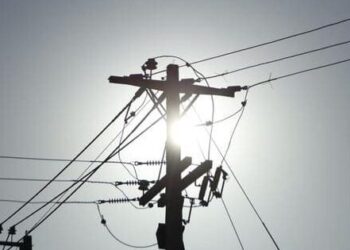 Más de 80 mil clientes se quedaron sin luz en la Región Metropolitana.