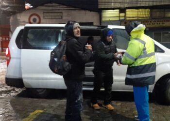 Iglesia HOSANNA promueve una iniciativa solidaria para apoyar a personas en situación de calle en Los Ángeles.