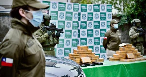 Tribunal ordena prisión preventiva para exfuncionarios del Ejército por narcotráfico.