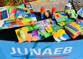 Otro informe polémico de la Contraloría: Ahora acusa mala distribución de útiles escolares.