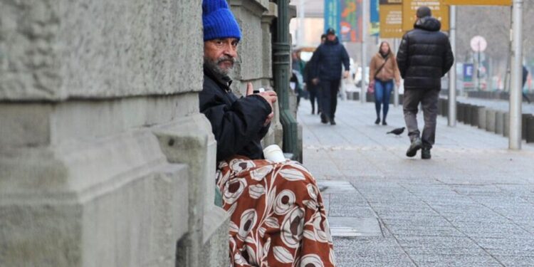 Se activa el Código Azul en Los Ángeles debido a las bajas temperaturas: se refuerza el apoyo a las personas en situación de calle.