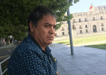 Viuda del gasfiter fallecido denuncia que La Moneda aún no proporciona la cronología de las horas previas a su muerte.