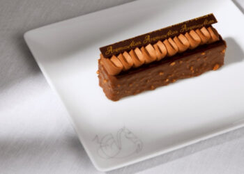 Air France actualiza su menú con chefs de la guía Michelin.