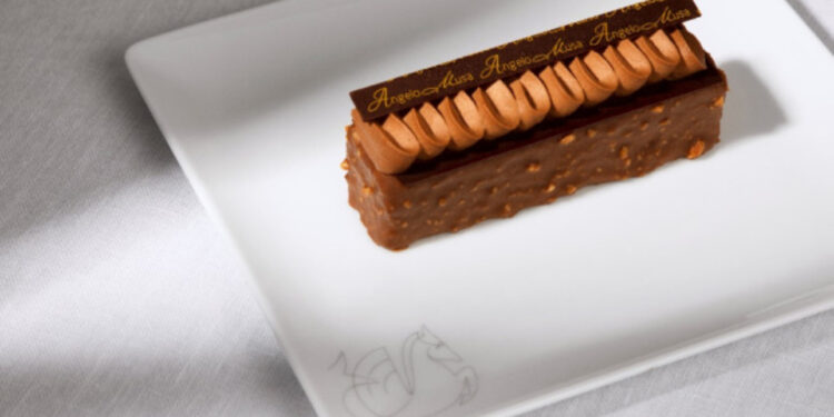 Air France actualiza su menú con chefs de la guía Michelin.