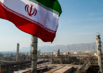 Irán dispara misiles hacia una base de EE. UU. en Qatar.