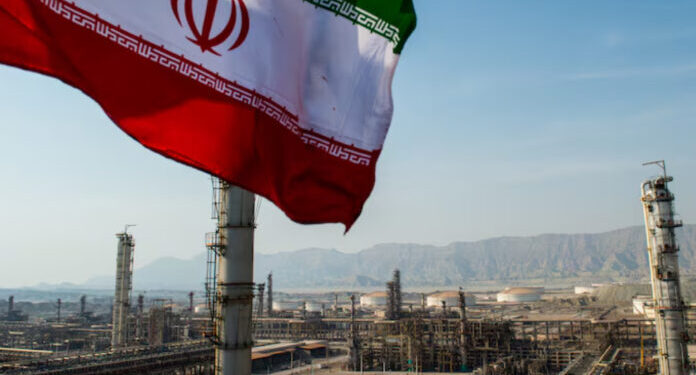 Irán dispara misiles hacia una base de EE. UU. en Qatar.