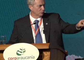 [VIDEO] José Antonio Kast vive un tenso momento en el debate: le apagaron el micrófono.