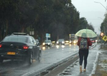 Nuevo sistema frontal en la RM lanza alertas para cuatro regiones del país.