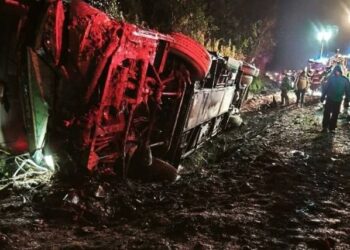 Bus con 41 pasajeros se volcó en Loncoche: Solo se reportaron lesionados.