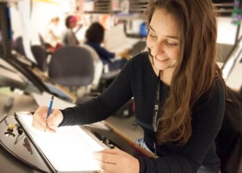Diseñadora chilena destaca en Canadá trabajando en animación para Disney y Netflix.