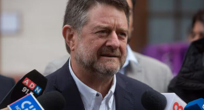 Claudio Orrego se presenta en la Fiscalía como imputado por la investigación de fraude al fisco.