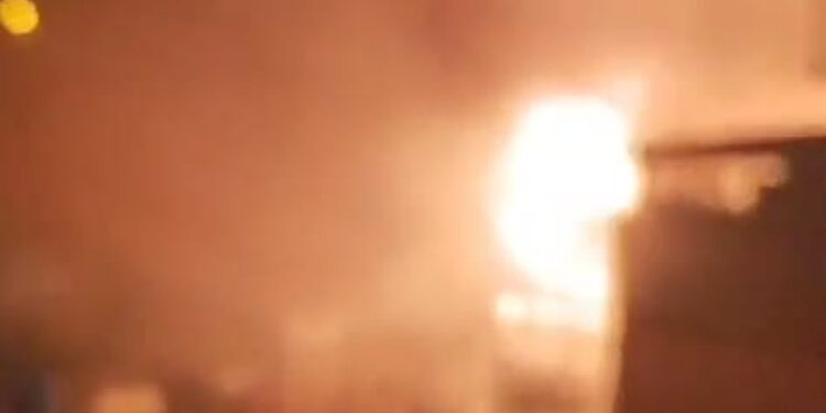 Incendio devastador arrasa con una casa en el sector Forestal de Viña del Mar.