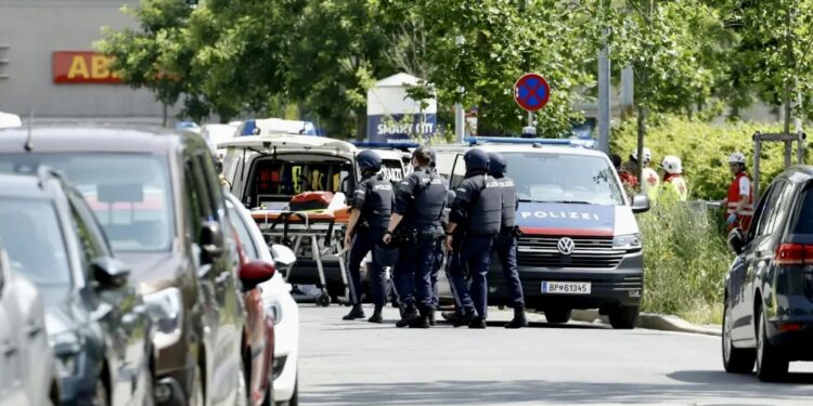 Al menos 10 personas muertas en un tiroteo en una escuela de Austria: el atacante se suicidó.